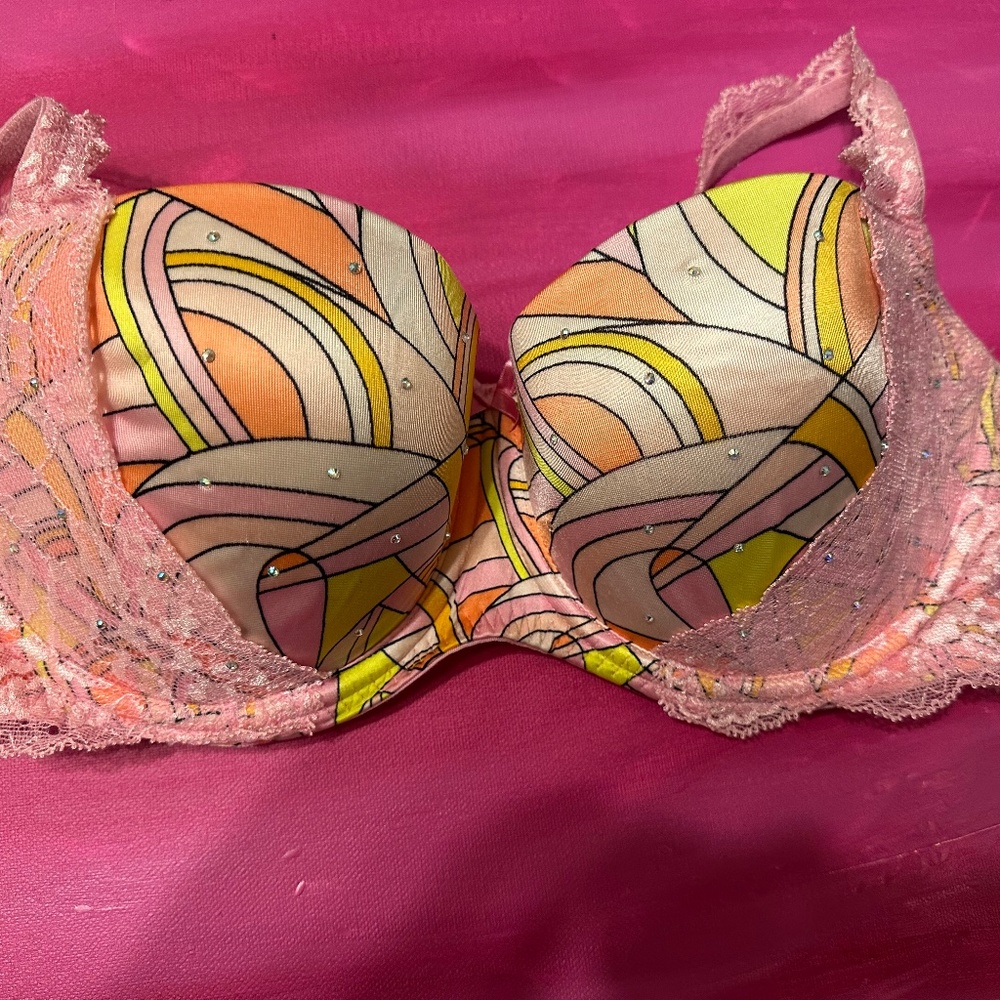 Patterned Victoria’s Secret Bra with lace